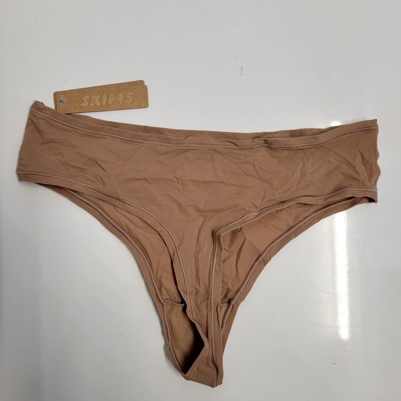 (SKIMS)3 panties for $32 new with tag, Size:M,. SKIMS-Style 018 - Picture 4 of 8